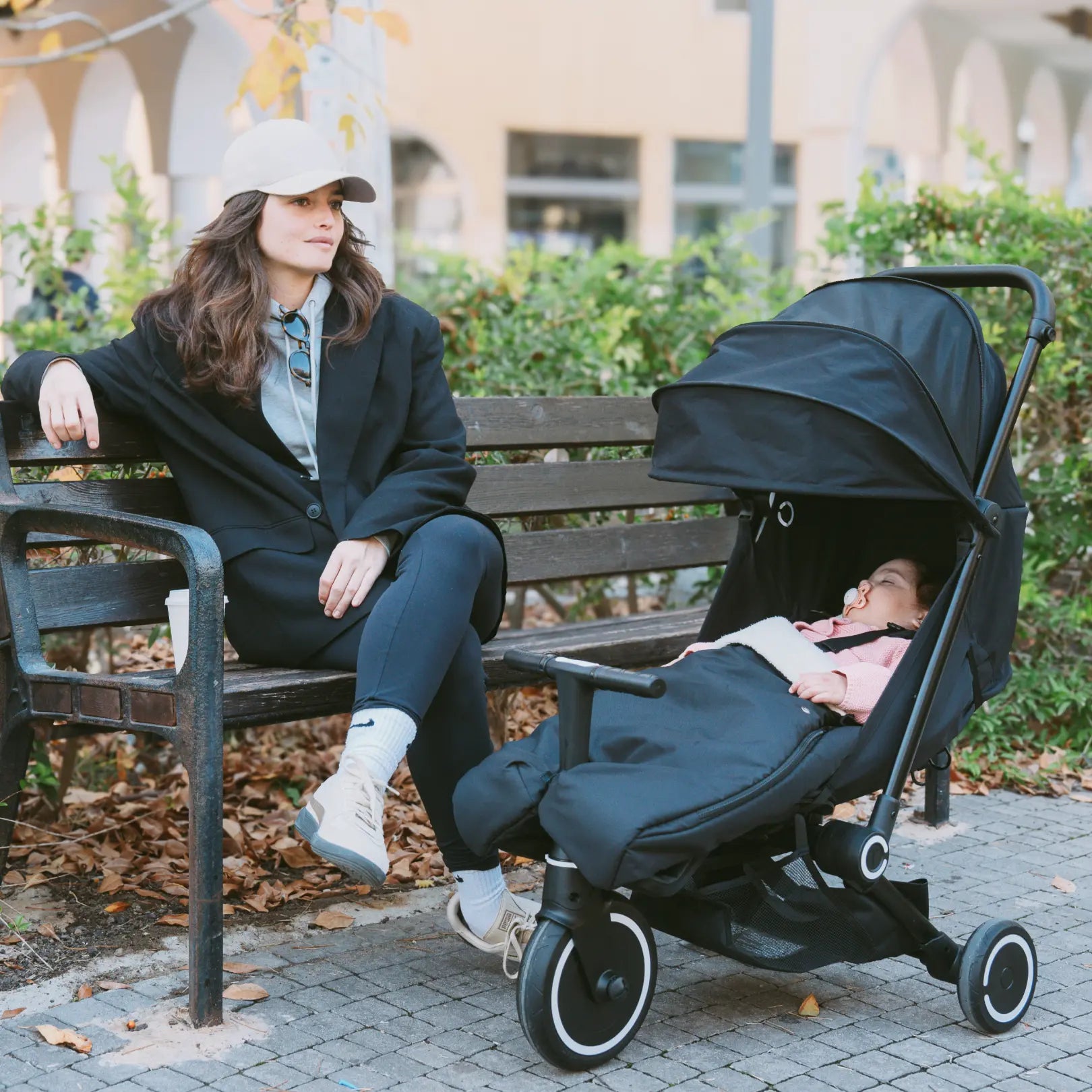 3 One-handed Ways to Use a Side-zip Footmuff While Steering a Pushchair or Carrying Bags