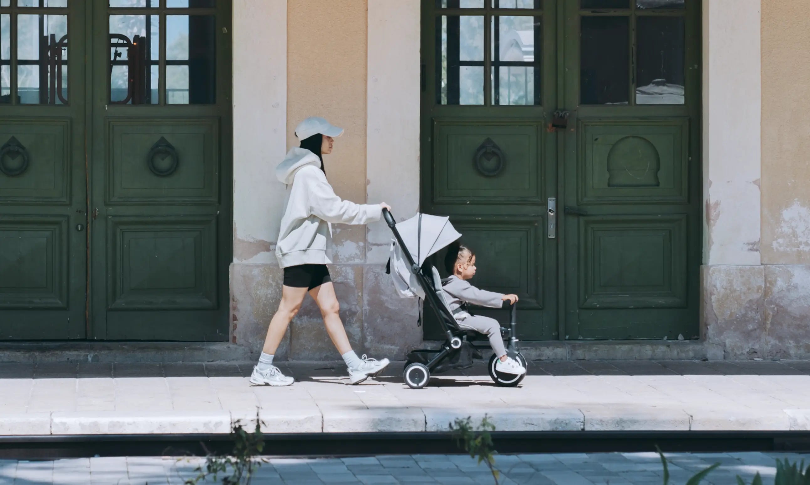 10 Ways to Test a Stroller Trike's Manoeuvrability on Narrow Pavements and Through Doorways