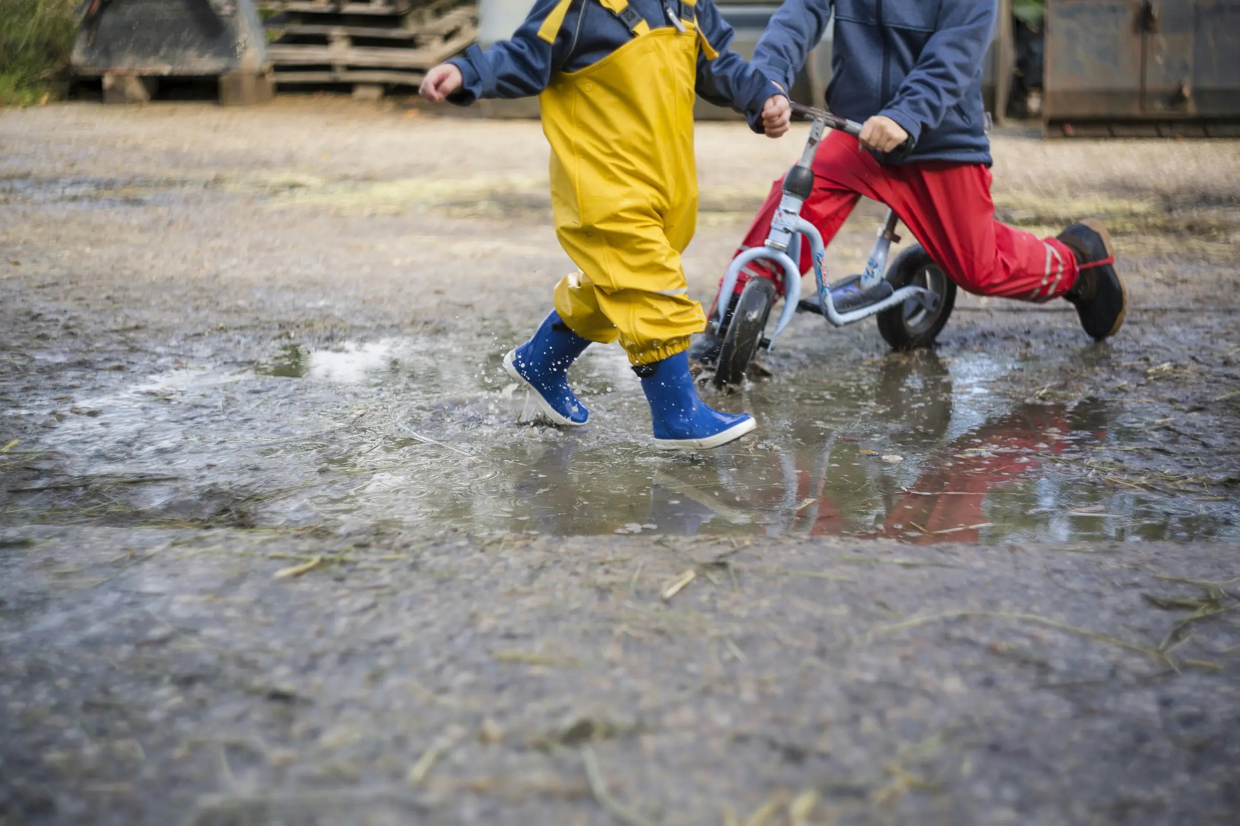 Clothing Tips to Keep Your Child Cosy, Dry, and Exploring in Drizzle