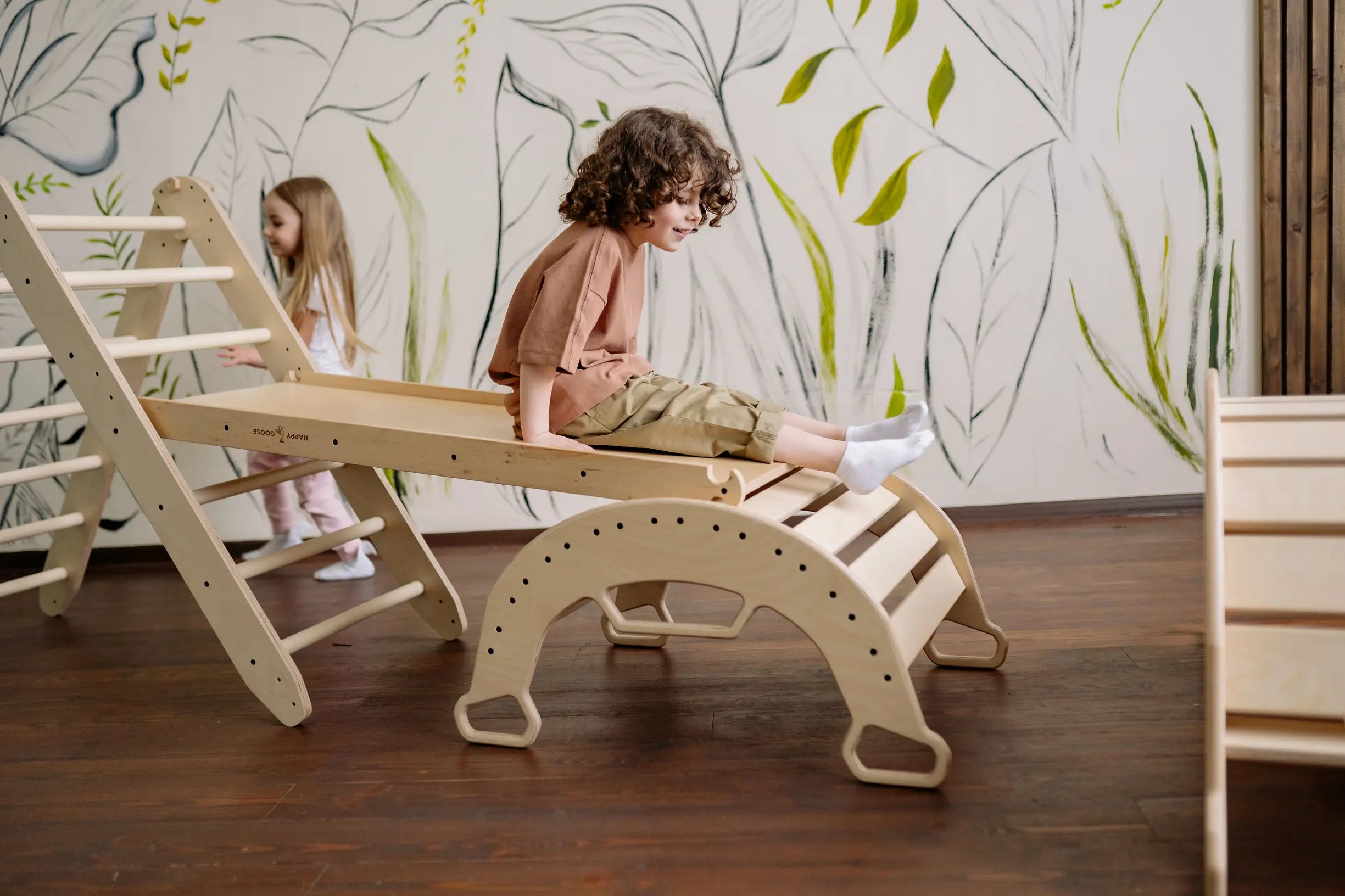 How to choose a multi-stage indoor play toy that supports movement, imaginative play, and thinking